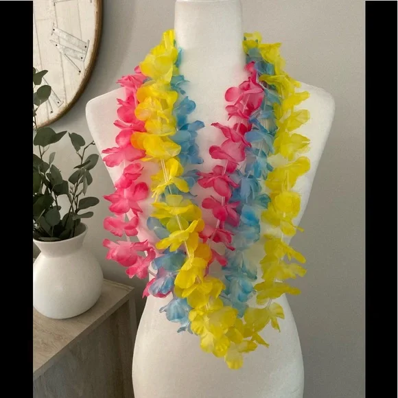 ❌SOLD NWOT 3 Hawaiian Flower Leis - Picture 1 of 5